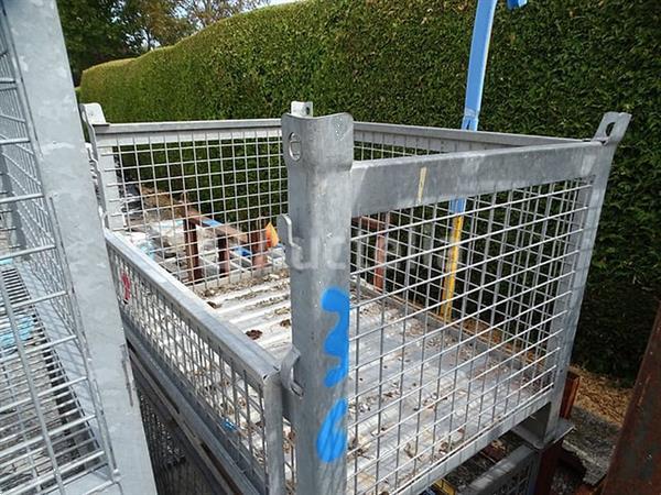 Grote foto 2 stapelbare metalen bakken agrarisch algemeen