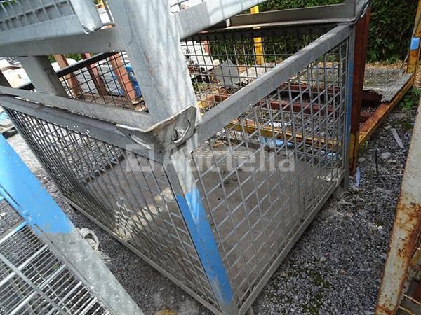 Grote foto 2 stapelbare metalen bakken agrarisch algemeen