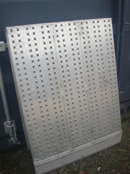 Grote foto oprijplaat rampe invalide lift altec roelstoel auto diversen gereedschap