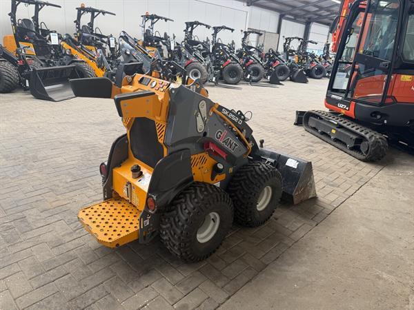 Grote foto giant sk252 d skid schranklader minishovel 2019 agrarisch shovels