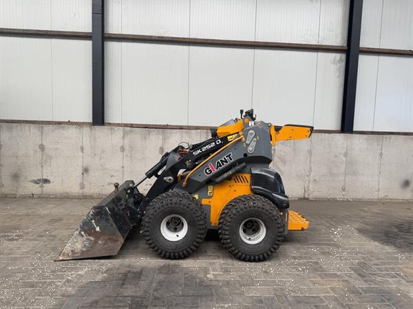 Grote foto giant sk252 d skid schranklader minishovel 2019 agrarisch shovels