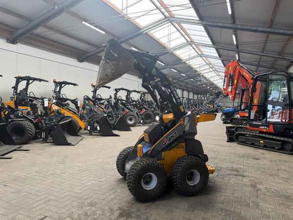 Grote foto giant sk252 d skid schranklader minishovel 2019 agrarisch shovels
