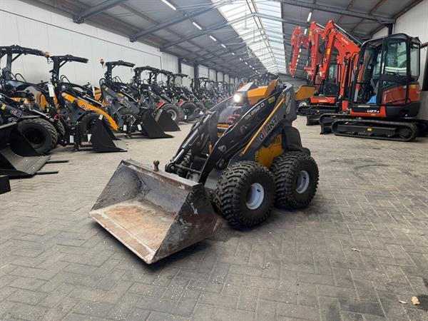 Grote foto giant sk252 d skid schranklader minishovel 2019 agrarisch shovels