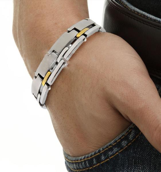 Grote foto vermoeid pijn magneet armband helpt contacten en berichten advies en oproepen
