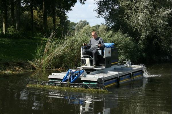 Grote foto mobitrac maaiboot graafmachine baggeraar agrarisch tuinbouw