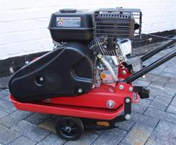 Grote foto trilplaat trilstamper tuin en terras tuingereedschap