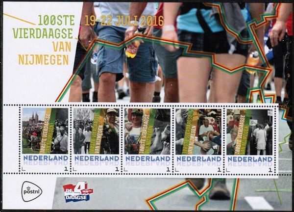 Grote foto set van 5 vellen 100ste vierdaagse nijmegen 2016 verzamelen postzegels nederland