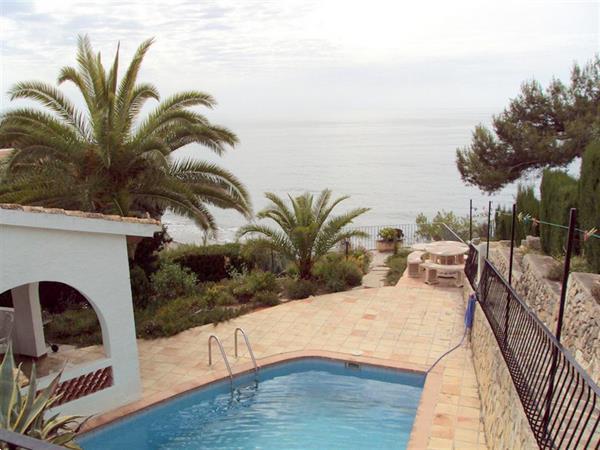 Grote foto a large spanish villa with entrance to the beach. huizen en kamers vrijstaand