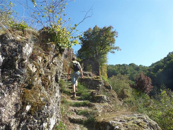 Grote foto wandelen in de auvergne zuiden frankrijk vakantie senioren