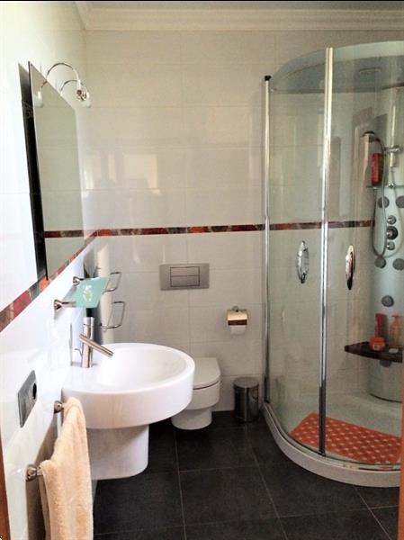 Grote foto villa located in a quiet area in good condition. huizen en kamers bestaand europa
