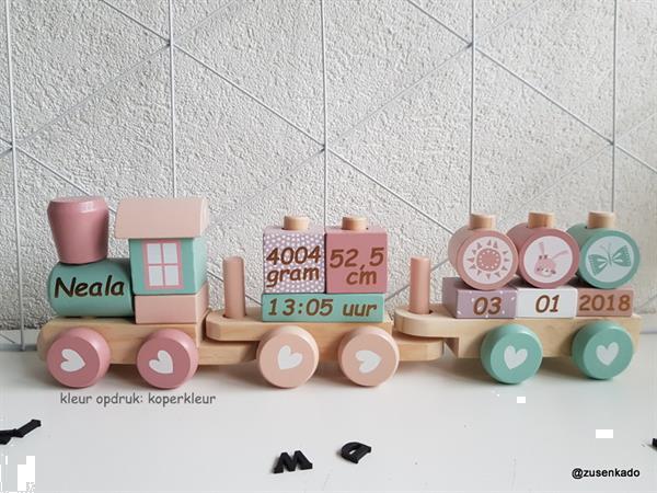 Grote foto little dutch blokkentrein met naam gegraveerd kinderen en baby kraamcadeaus en geboorteborden