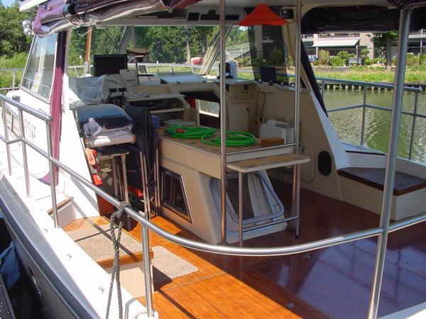 Grote foto boot met alle comfort en lange reizen watersport en boten motorboten en jachten