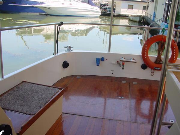 Grote foto boot met alle comfort en lange reizen watersport en boten motorboten en jachten