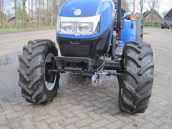 Grote foto new holland t3030 2015 agrarisch landbouw