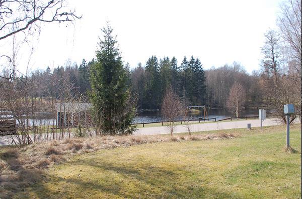 Grote foto camping aan natuurmeer in zweden caravans en kamperen campings