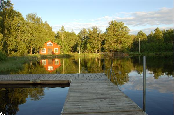 Grote foto camping aan natuurmeer in zweden caravans en kamperen campings