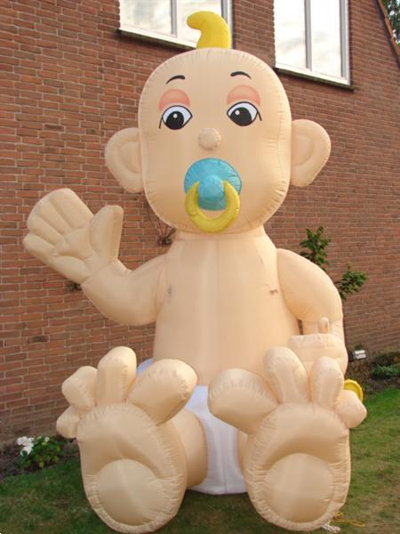Grote foto opblaasbare babypop te huur diensten en vakmensen feesten