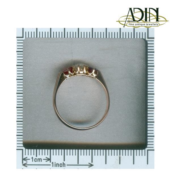 Grote foto adin verkoop van unieke antieke gouden ringen. sieraden tassen en uiterlijk ringen voor haar