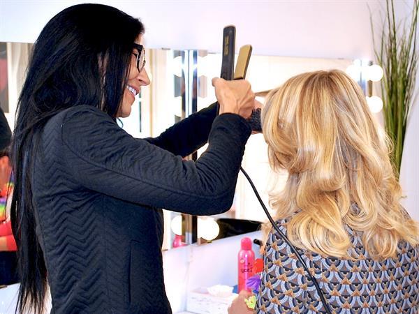 Grote foto make up team voor bedrijfsfeest. beauty corner diensten en vakmensen workshops