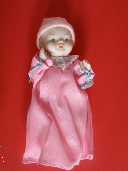 Grote foto peppermint baby babypopje naar antiek model verzamelen poppen