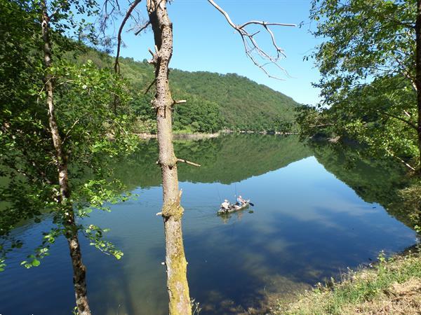 Grote foto ruime stacaravan aan een groot meer zuid auvergne vakantie frankrijk