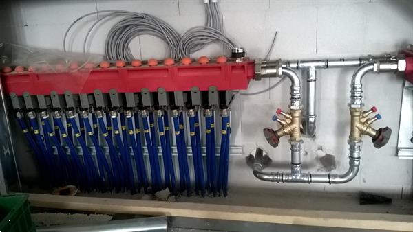 Grote foto loodgieter montage reparatie vervanging diensten en vakmensen loodgieters en installateurs