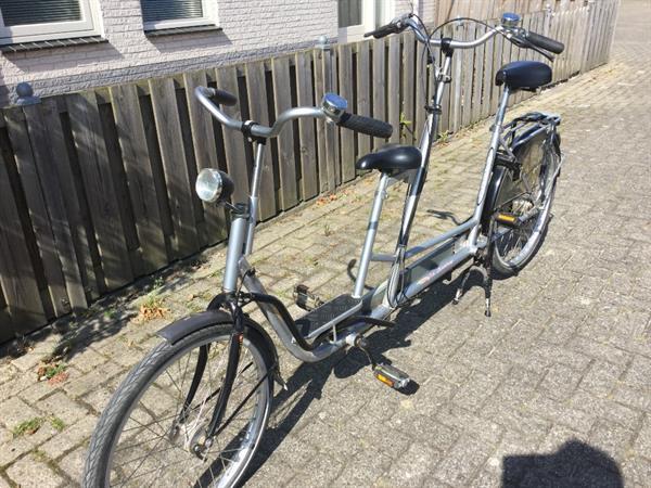 Grote foto ouder kind tandem fiets duofiets fietsen en brommers bakfietsen