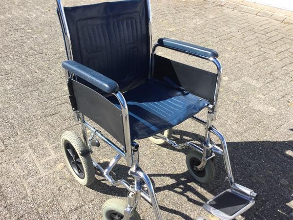 Grote foto rolstoel makkelijk opvouwbaar compact model. beauty en gezondheid rollators