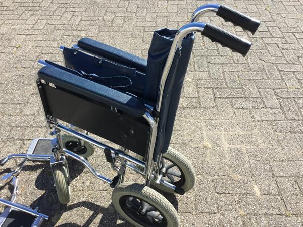 Grote foto rolstoel makkelijk opvouwbaar compact model. beauty en gezondheid rollators