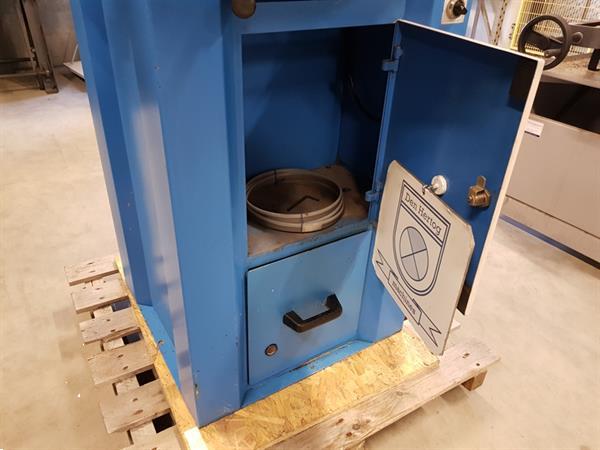 Grote foto bewo bandzaag bs150 met koeling handbediende zaagmachine 400v dealer bewo machines doe het zelf en verbouw zaagmachines