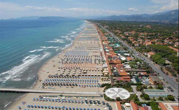 Grote foto toscane chalet aan zee camping itali vakantie autovakanties