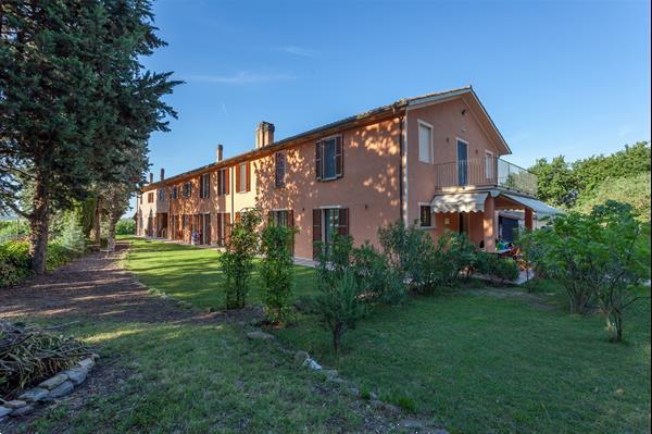 Grote foto vakantie op landgoed montesoffio in le marche vakantie italie