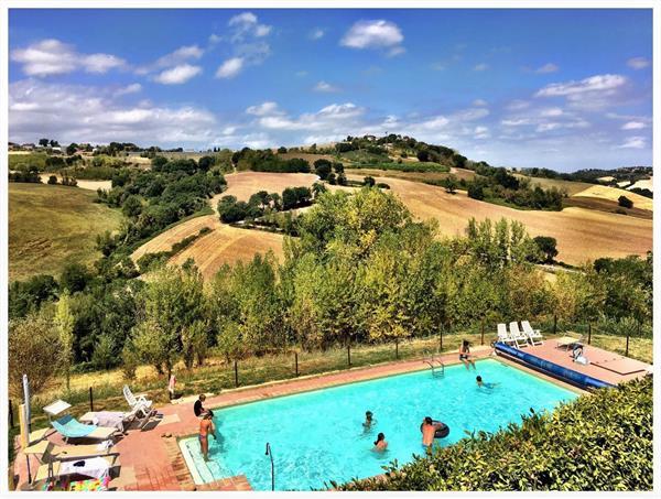 Grote foto vakantie op landgoed montesoffio in le marche vakantie italie
