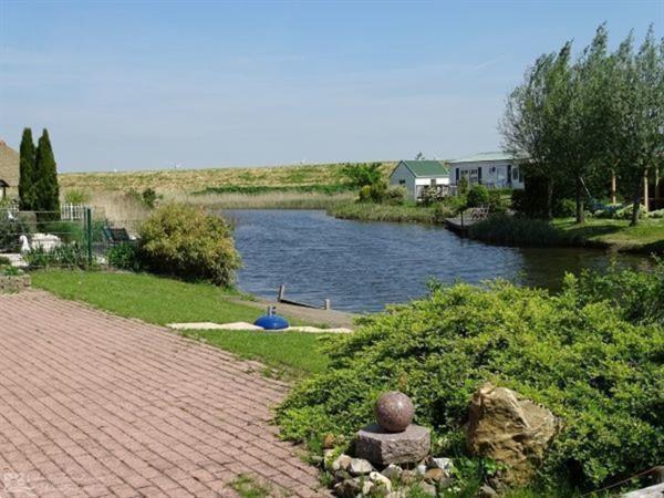 Grote foto chalet voor 6 personen op een rustig familiepark in sint ann vakantie nederland zuid