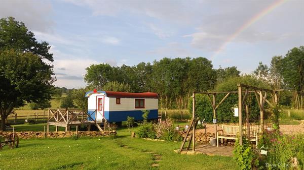 Grote foto les chatelets en dans le jardin vakantie frankrijk