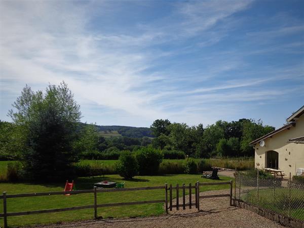 Grote foto les chatelets en dans le jardin vakantie frankrijk