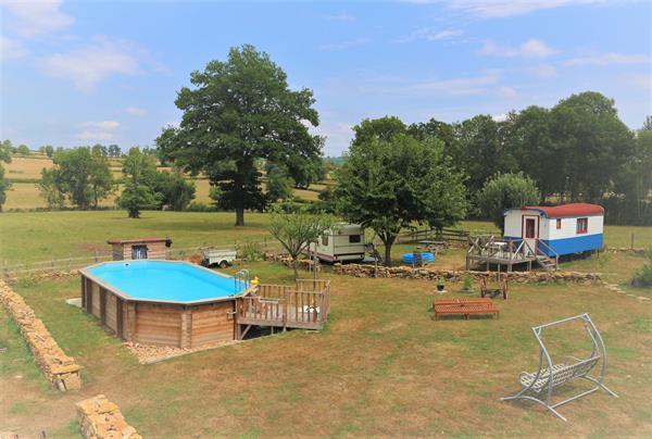 Grote foto les chatelets en dans le jardin vakantie frankrijk