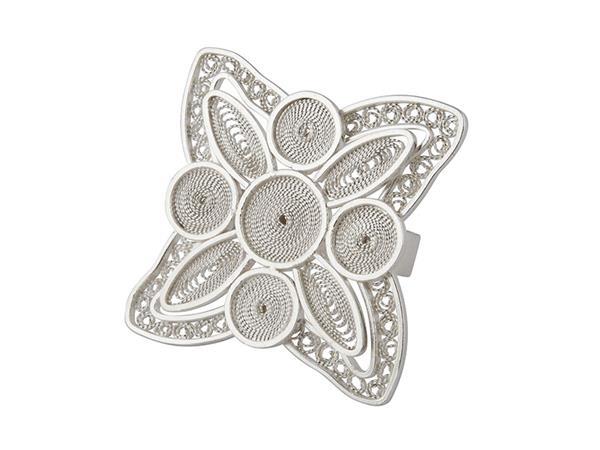 Grote foto zilveren filigrain ring met decoratieve bloem sieraden tassen en uiterlijk ringen voor haar