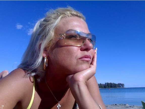 Op Zoek Naar een Partner voor Langdurige Relatie | Vrouw Zoekt Man