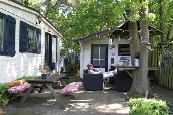 Grote foto prachtig houten chalet met blokhut caravans en kamperen stacaravans