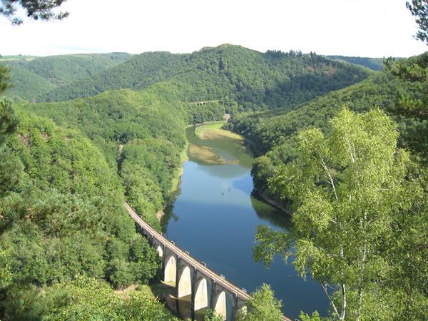 Grote foto kleine camping aan groot meer cantal auvergne vakantie frankrijk