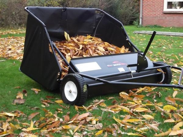 Grote foto grasveger mosveger bladveger veegmachine tuin en terras werktuigen