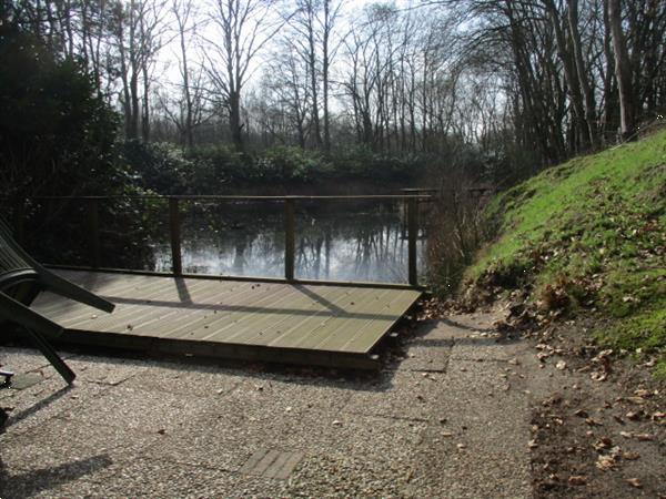 Grote foto tijdelijke verhuur van woonruimte tegen bos gelegen. zoekt u vakantie nederland noord