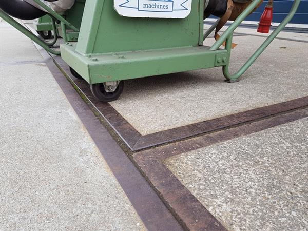 Grote foto bandschuurmachine bandslijpmachine anma bs 20 75 ms met afzuiging in de voet. doe het zelf en verbouw schuurmachines