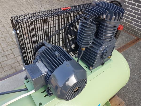 Grote foto creemers compressor 2 2kw 150l tank gebruikte compressors werkplaats. doe het zelf en verbouw compressors