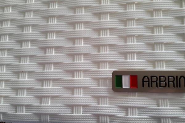 Grote foto strak design witte loungebank zwarte kussens tuin en terras tuinmeubelen