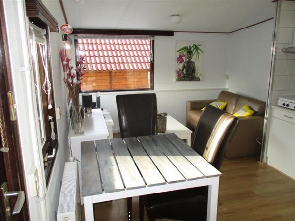 Grote foto gemeubileerde stacaravan chalet te huur op rustig park nabij vakantie campings