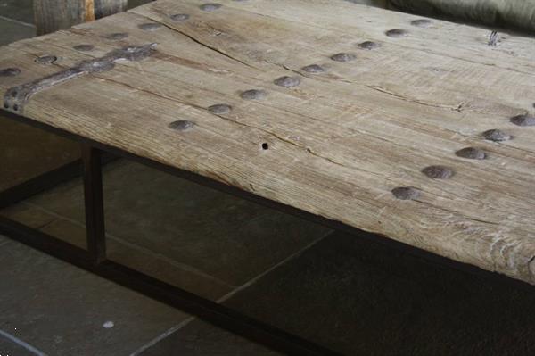 Grote foto unieke salontafel oude deur met ijzeren onderstel huis en inrichting eettafels