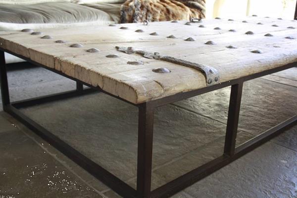 Grote foto unieke salontafel oude deur met ijzeren onderstel huis en inrichting eettafels