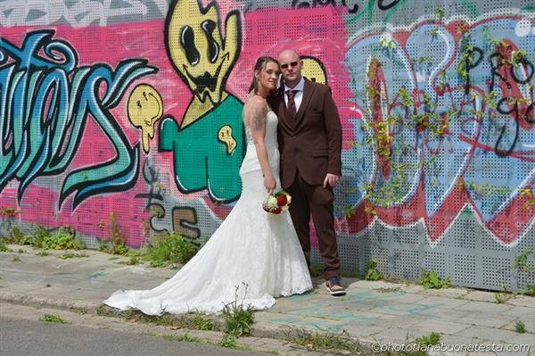 Grote foto fotograaf biedt uw trouwreportage aan diensten en vakmensen fotografen